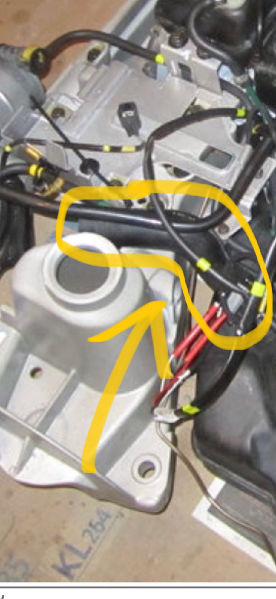 Fuel filler coupler pipe , lower angle critical