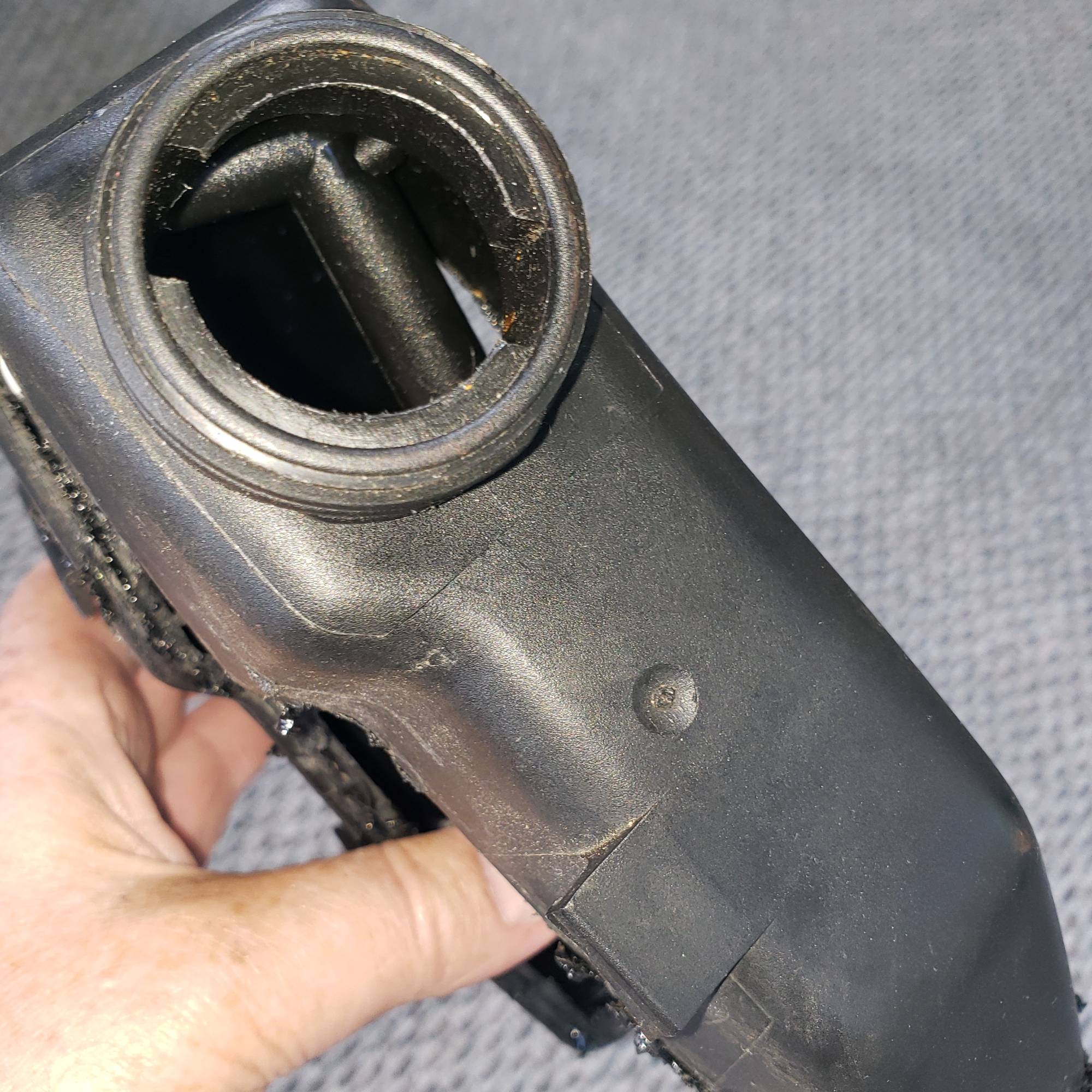 It hard to see but at the right angle of the return tube there is a solid plastic tip that presses against the wall of the reservoir.  The only way the tube fall off is the movement of the brass pipe our of position into the hose.