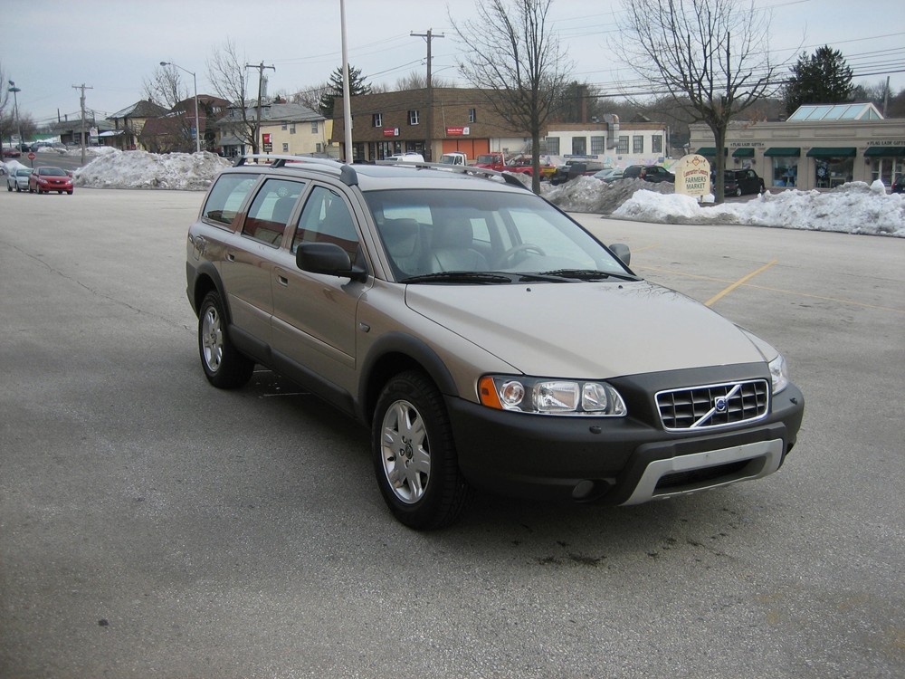 2005XC70ASHGOLDNEWRIGHTFRONT.jpg