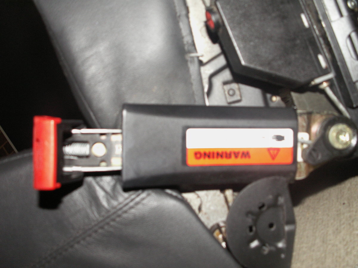 Seat belt buckle to be replaced