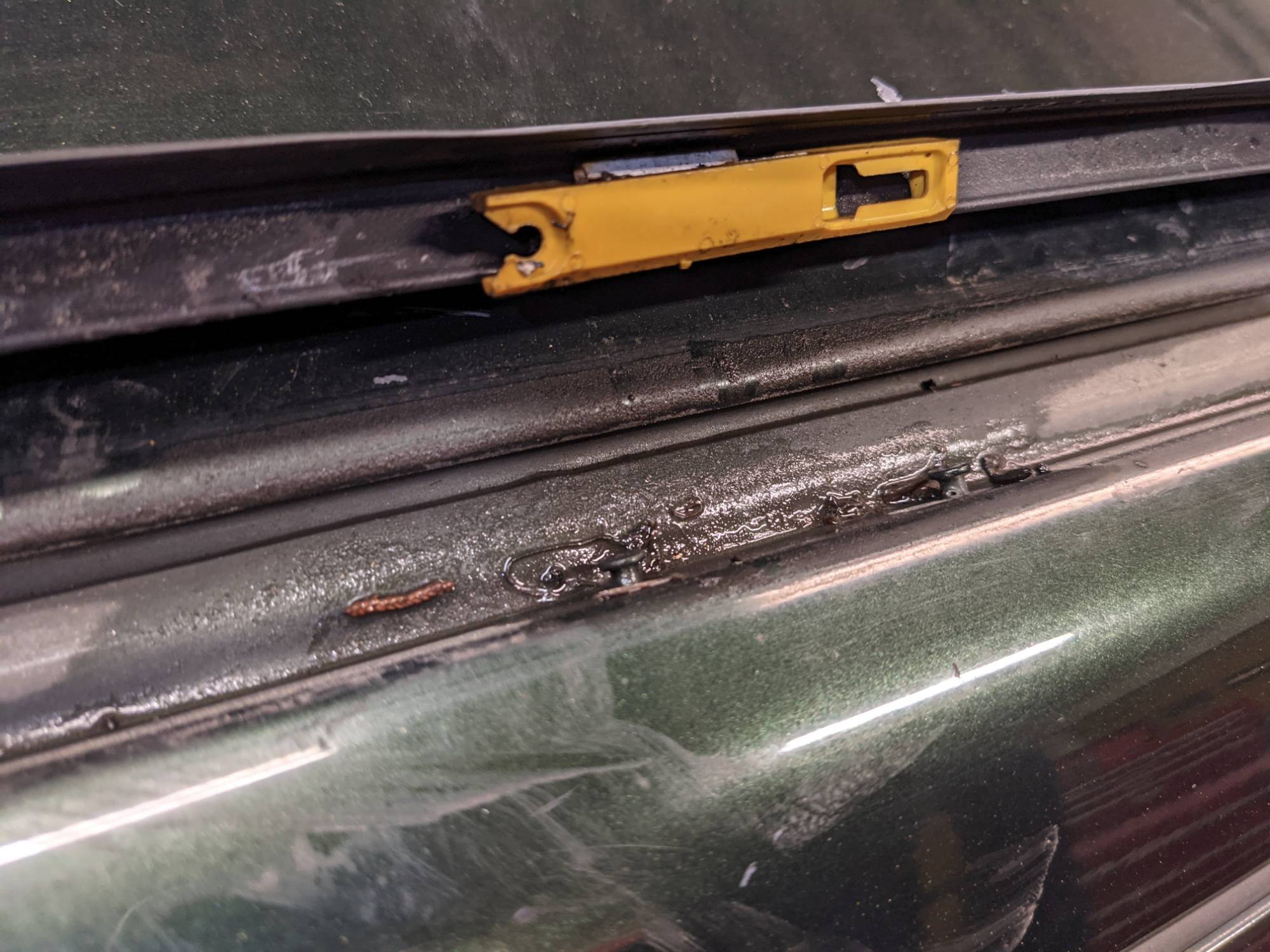 2000 V70 roof trim clip and roof mount