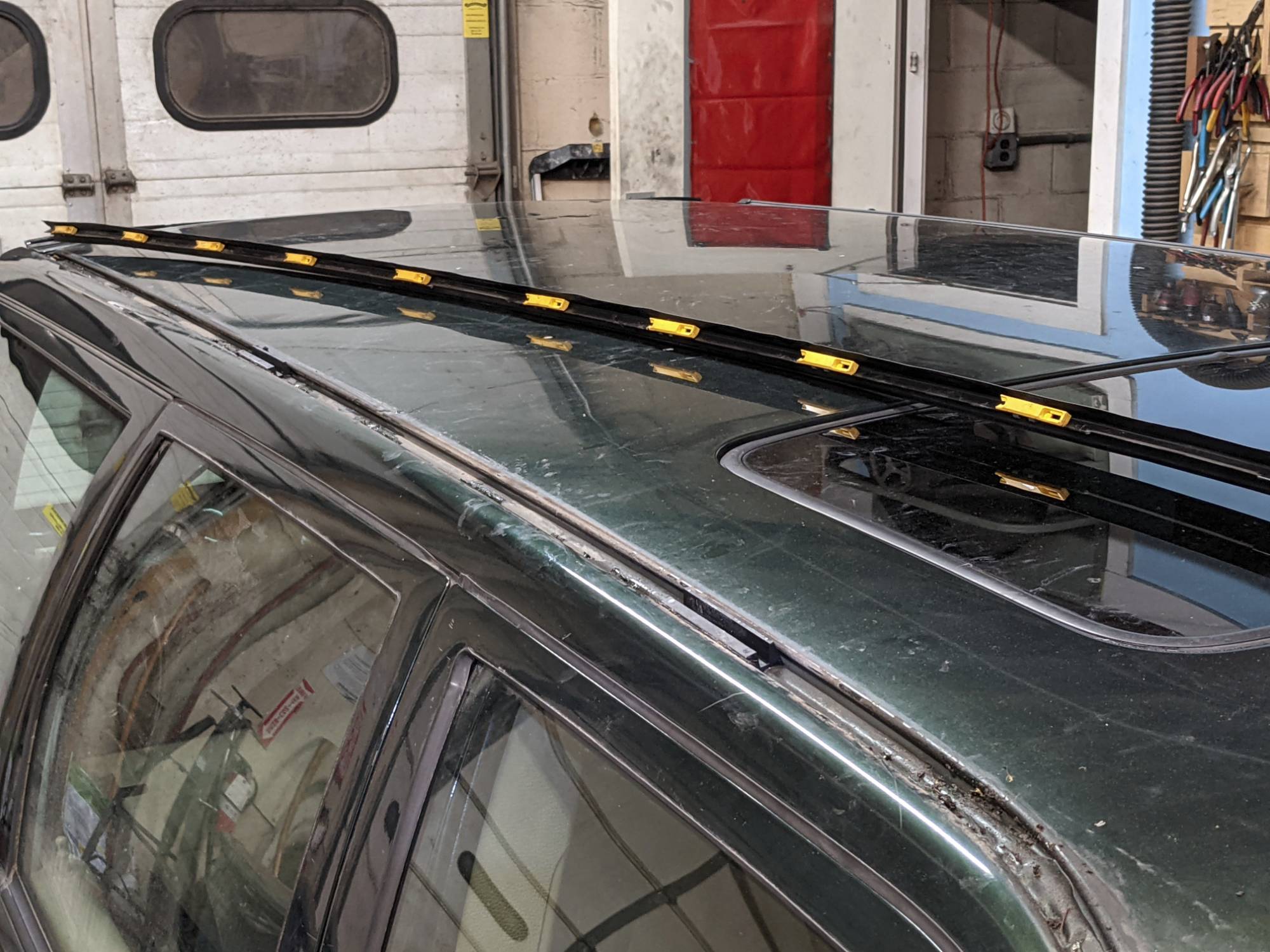 2000 V70 roof trim clips