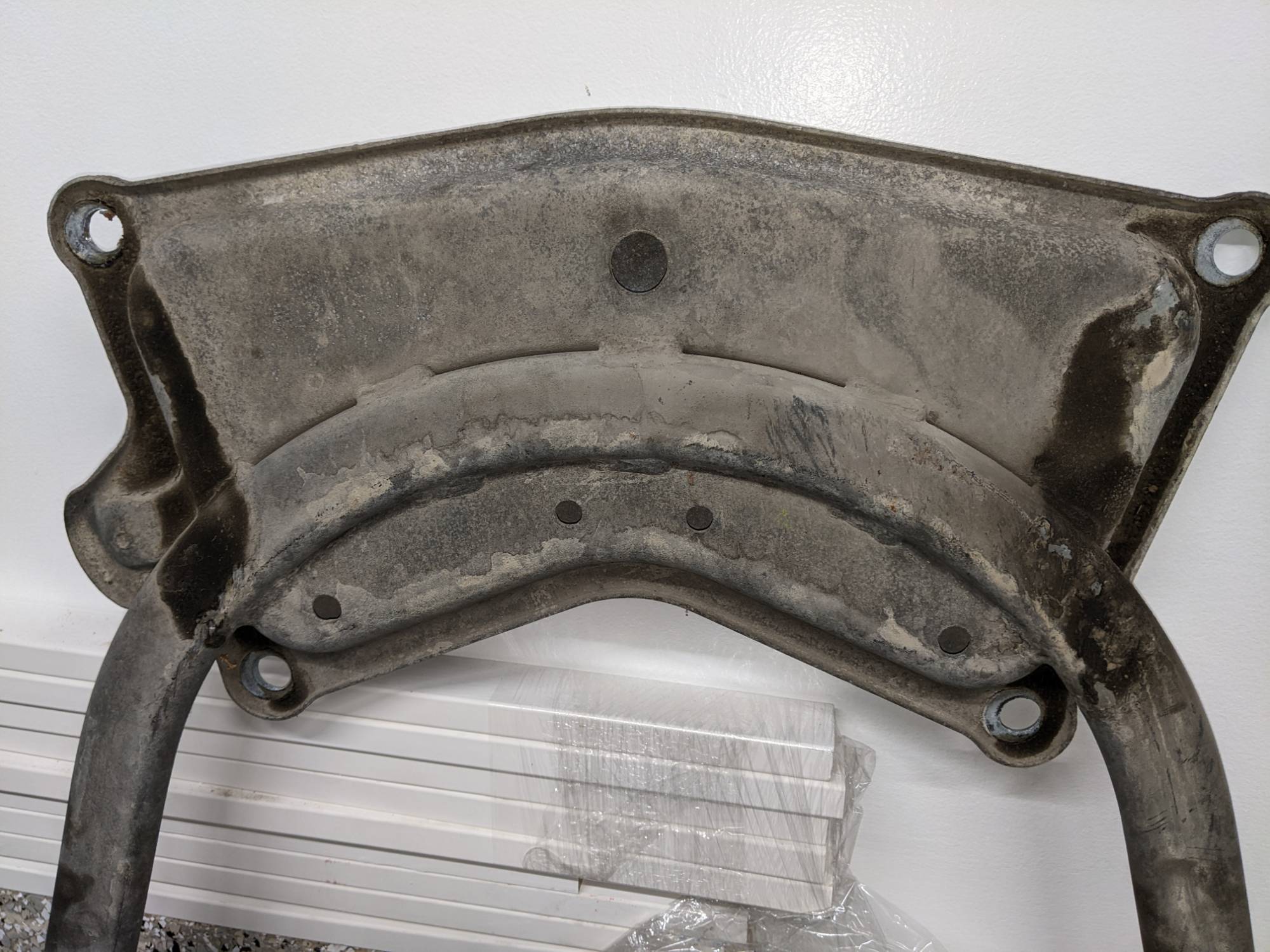 4 rear mounting points for rear brace