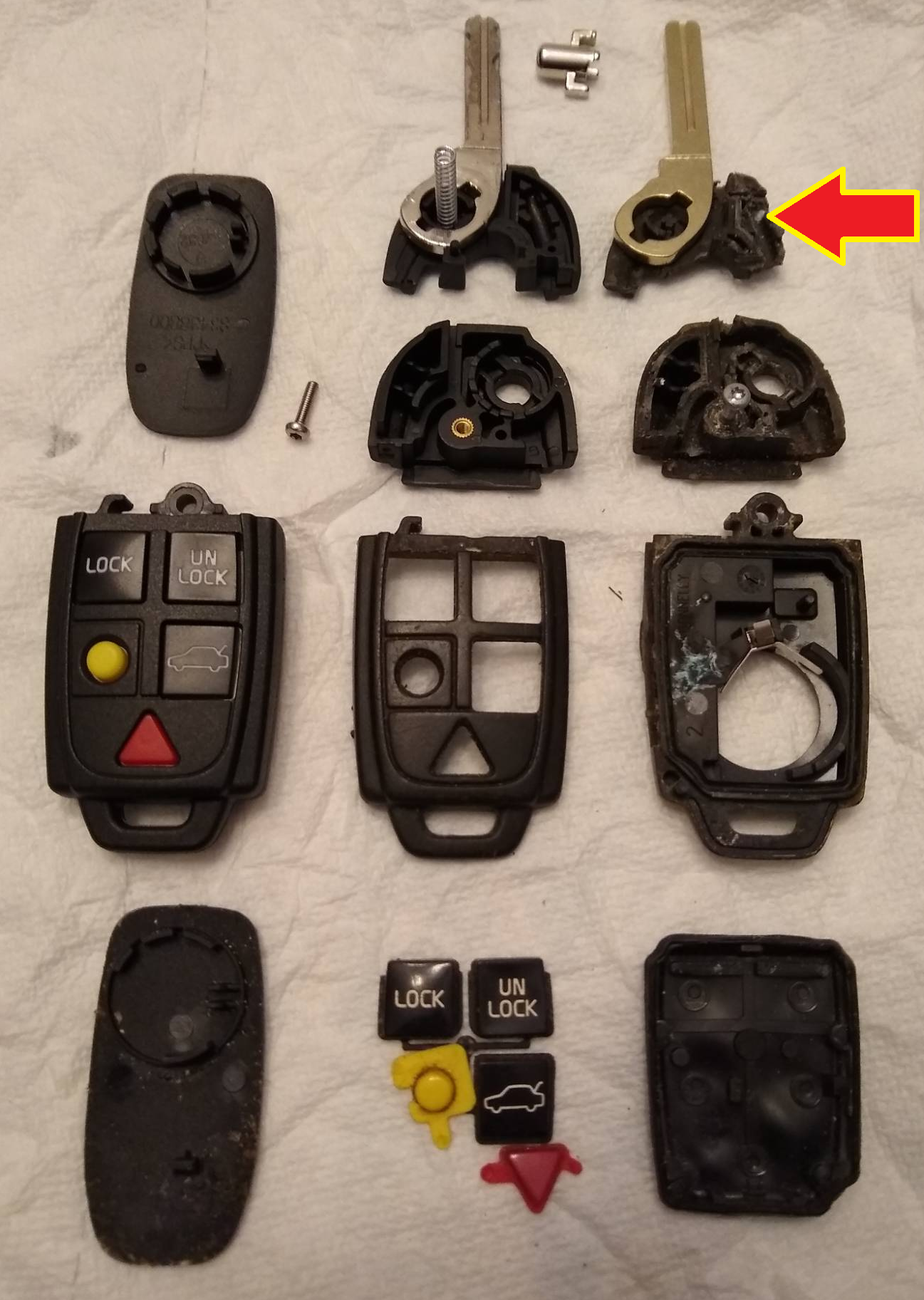 2007 S60 2.5T Key Case Swap.png