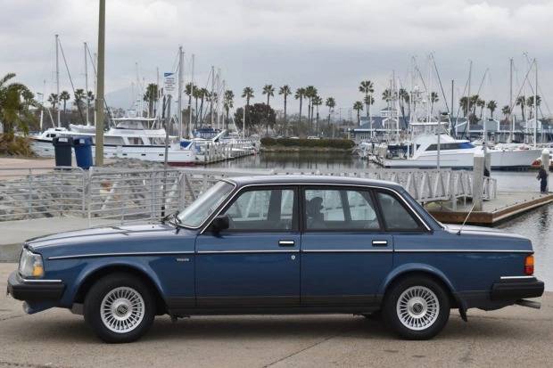 1989_volvo_240.jpg