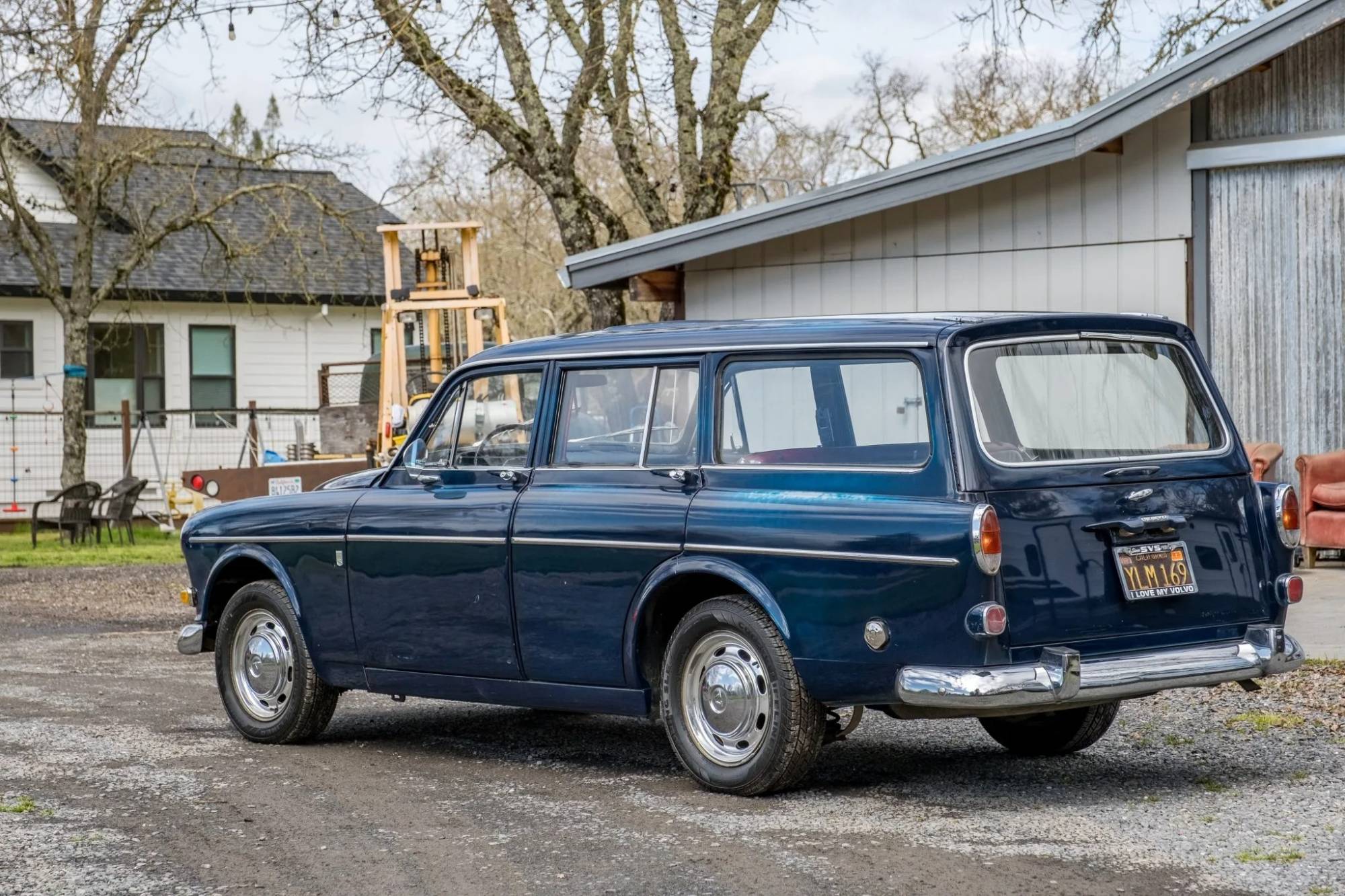1967_volvo_122s.jpg