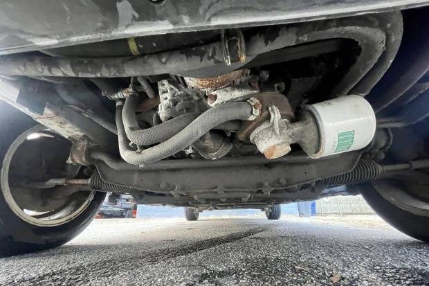 1996_volvo_960 curb bump stop.jpg