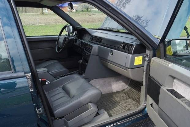1994_volvo_940_int.jpg
