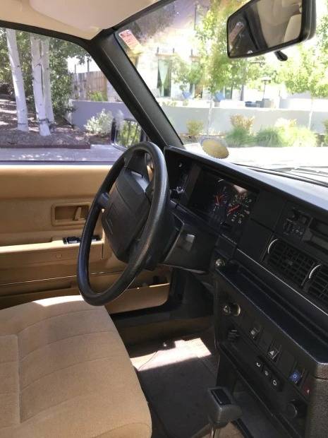 1991_volvo_240 int.jpg