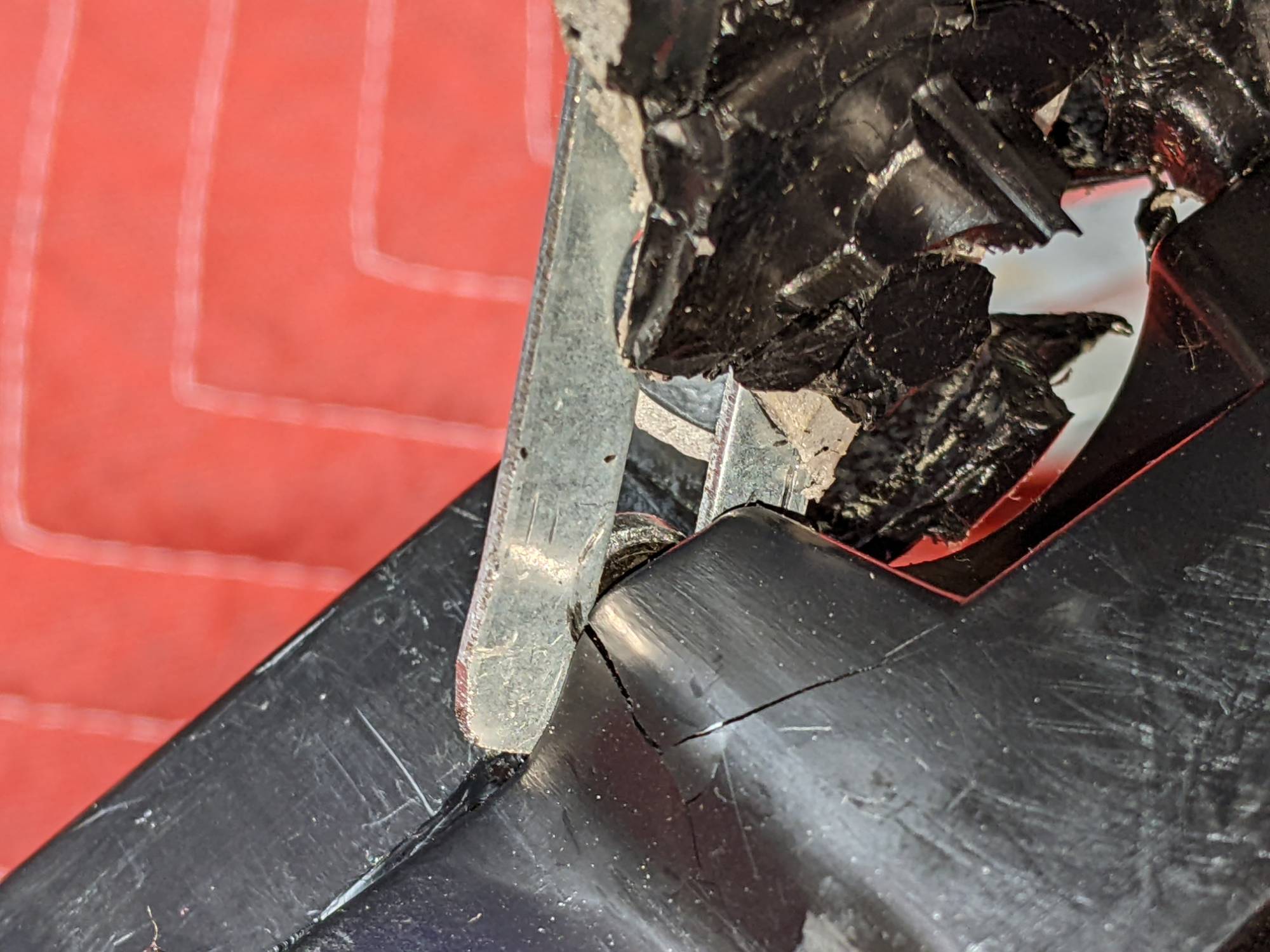 RH dash side broken (1)