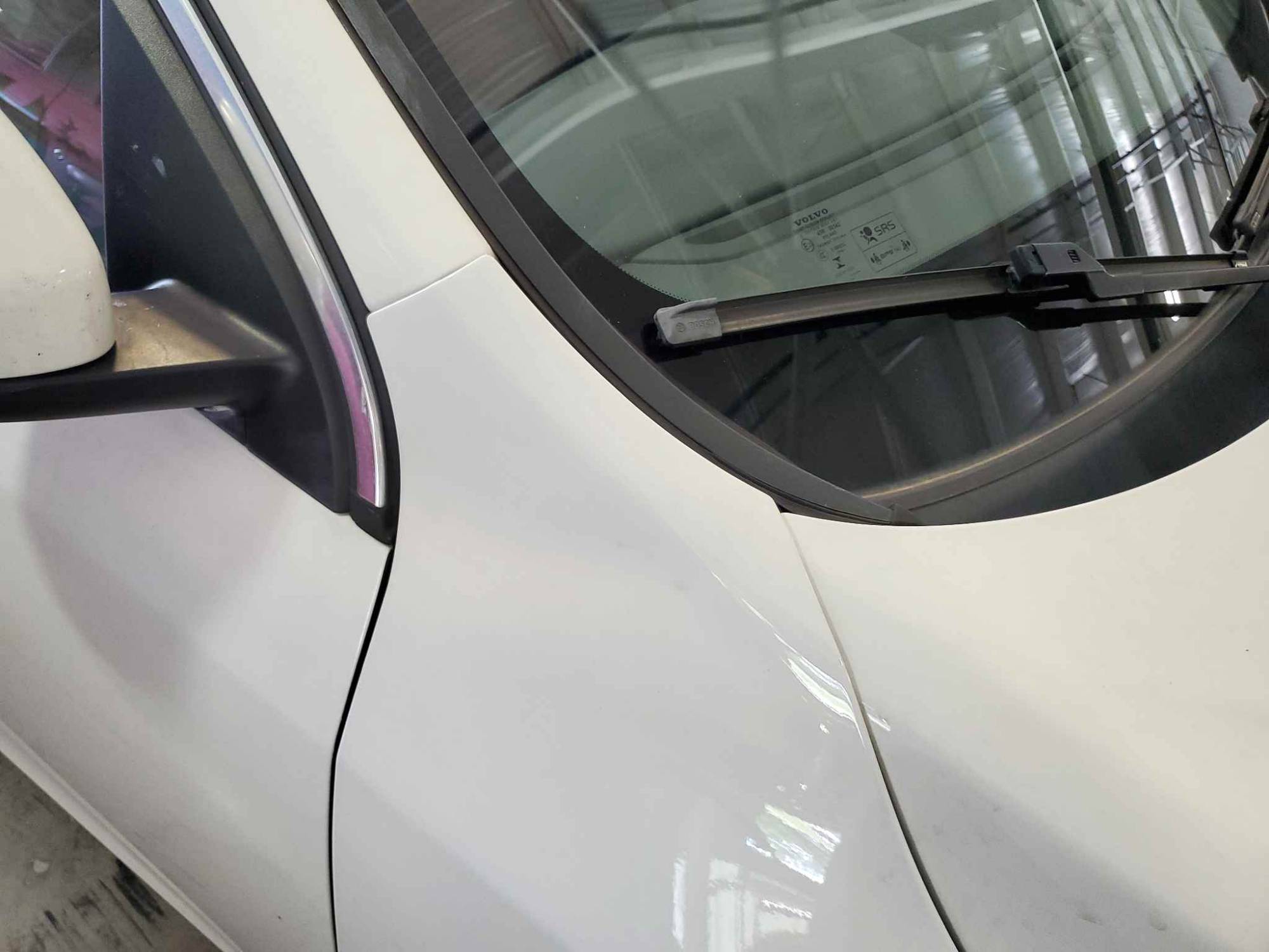 RT FENDER PUSHED OVER.jpg