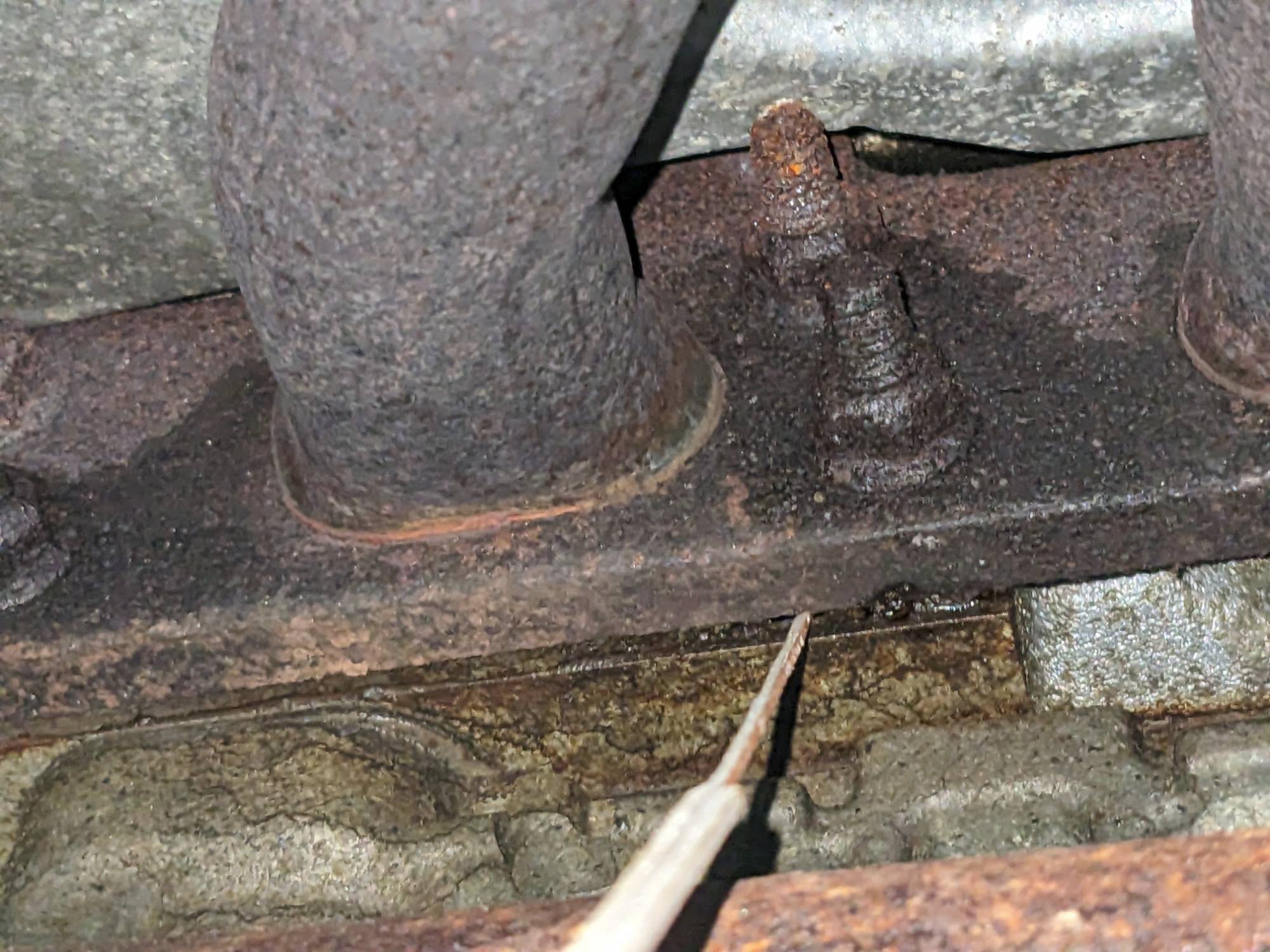 Hold below exhaust manifold