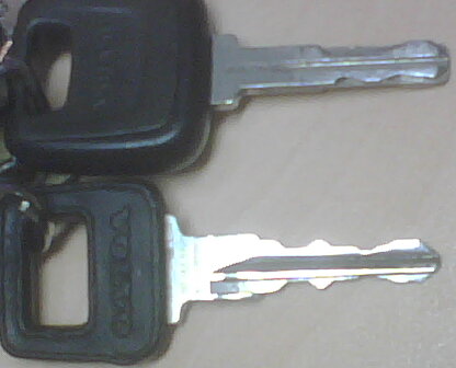 940 key is much smaller and nearly half thickness - - -
