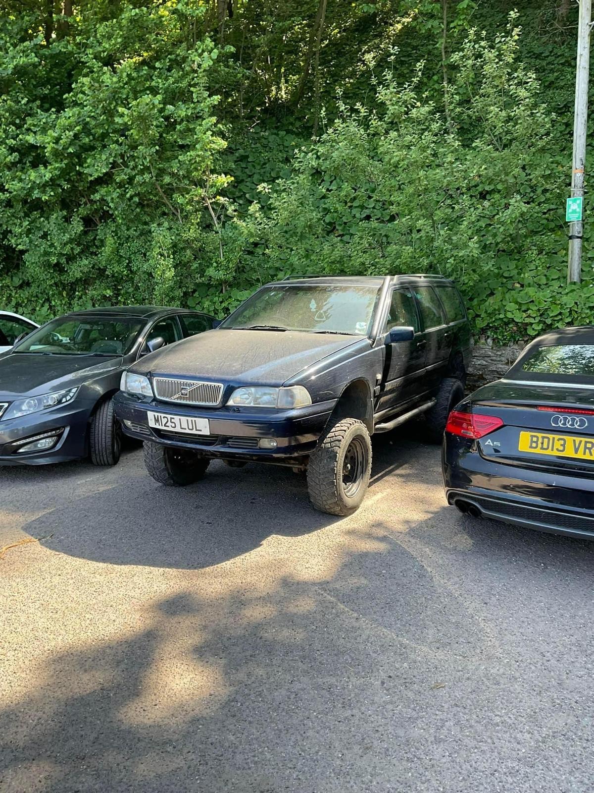 Volvo V70 modified into an SUV