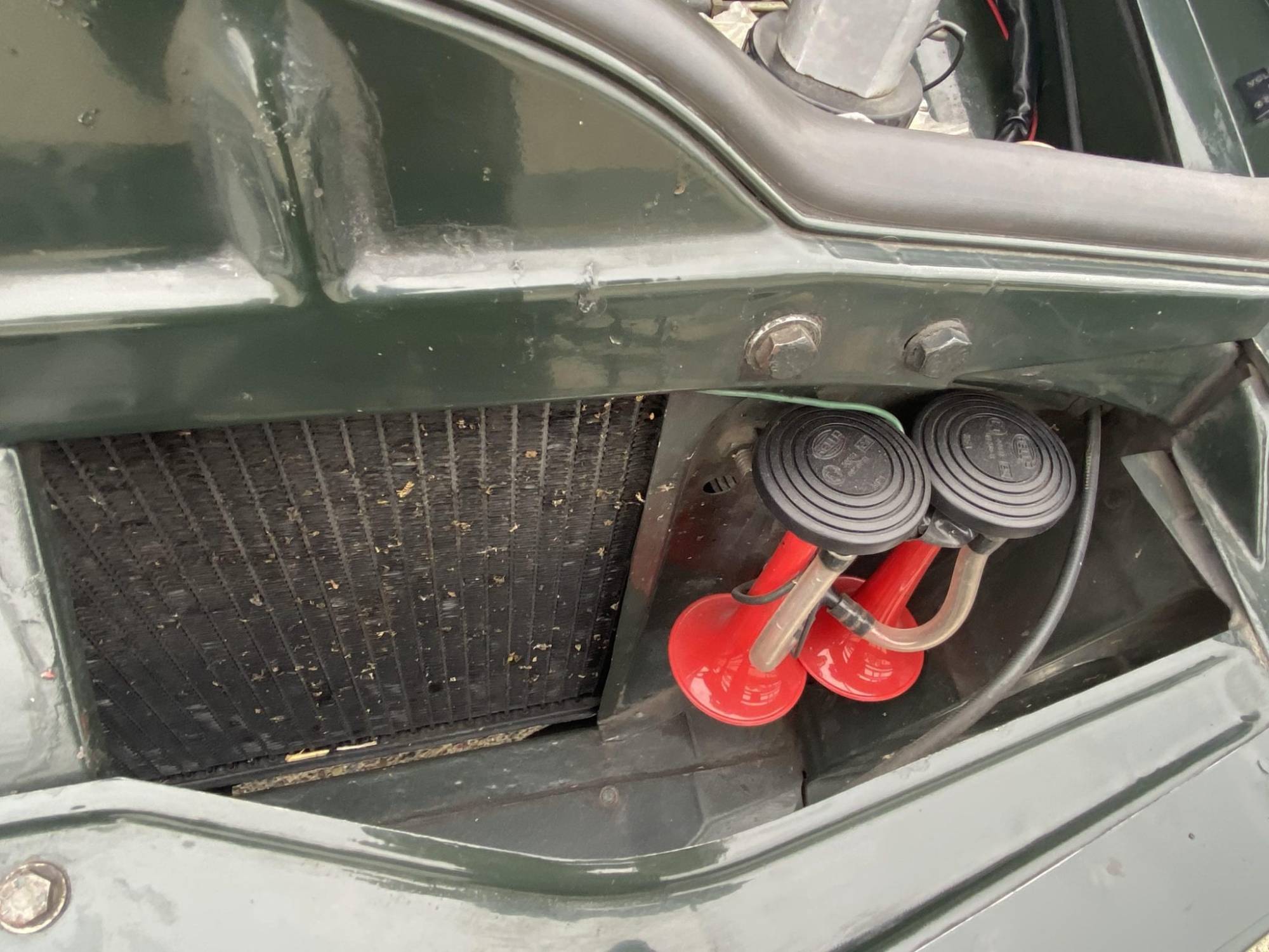 1969_volvo_122s_Air horns.jpg