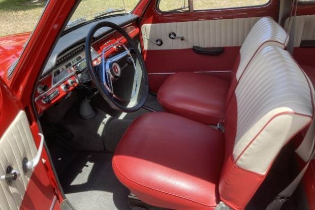 1961_volvo_pv544_int.jpg