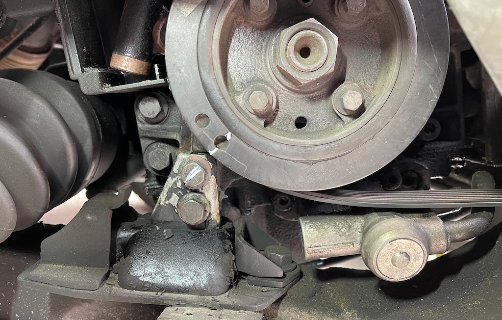 Clear positioning of marks on crank.