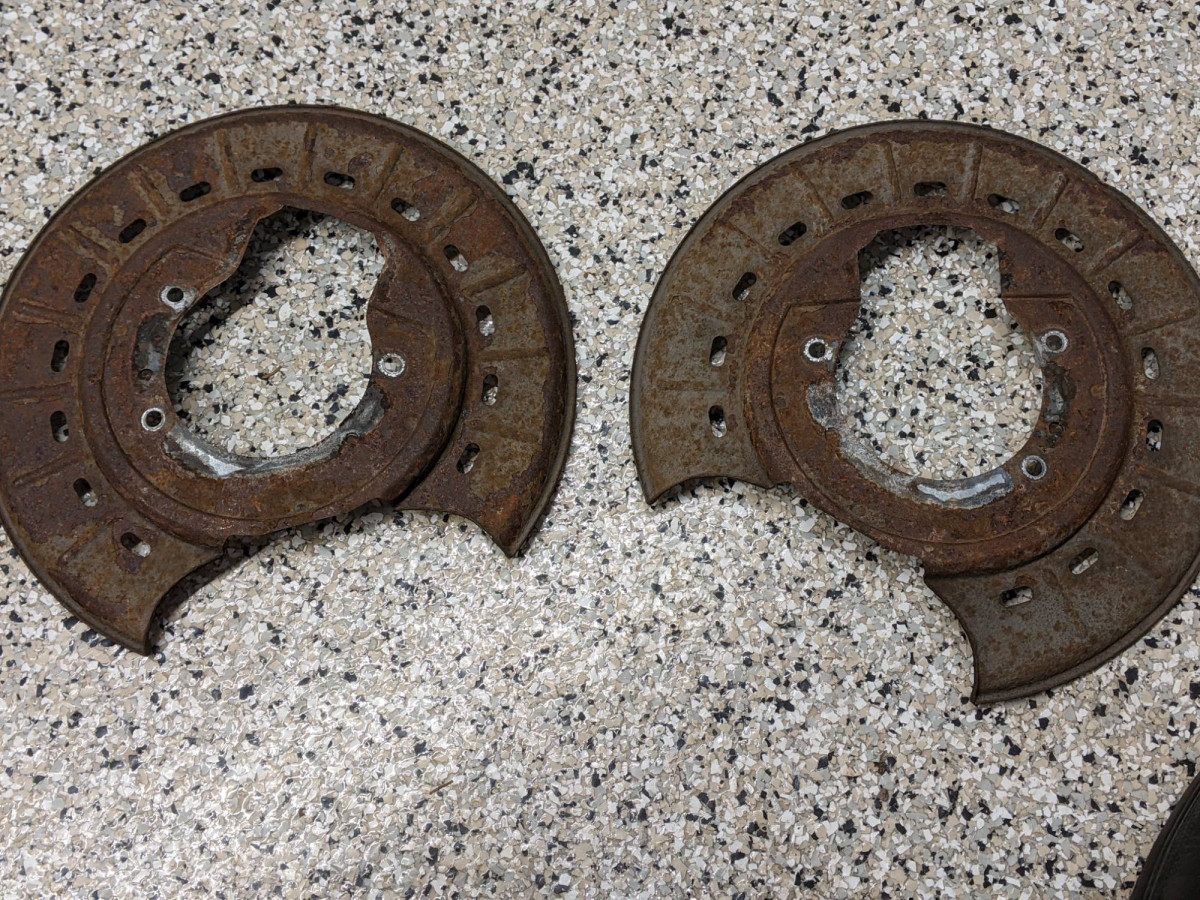 2000 V70R rear brake dust shield backs (2)