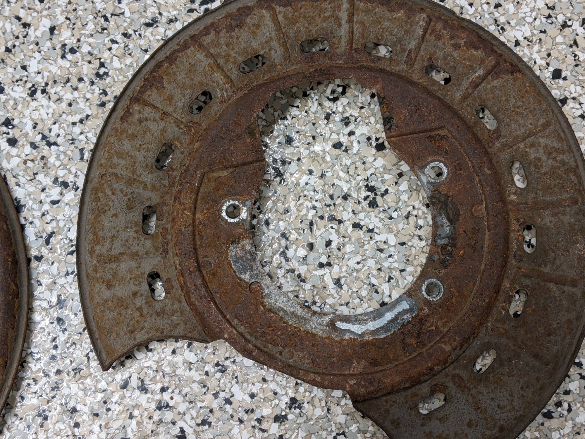 2000 V70R rear brake dust shield (3)