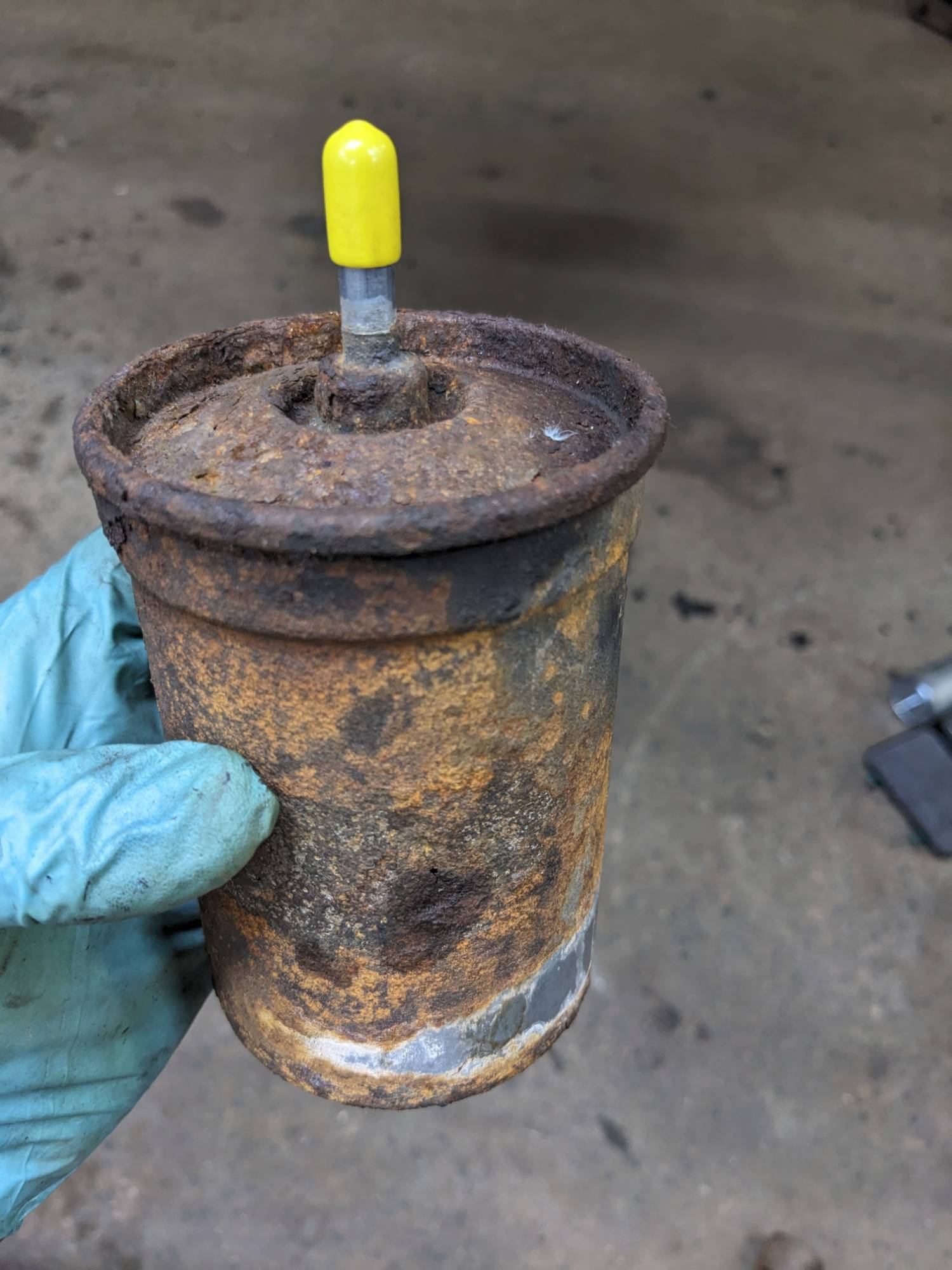 Fuel filter with hole