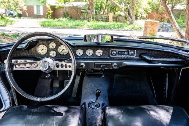 1966_volvo_1800s_interior_vo.jpg
