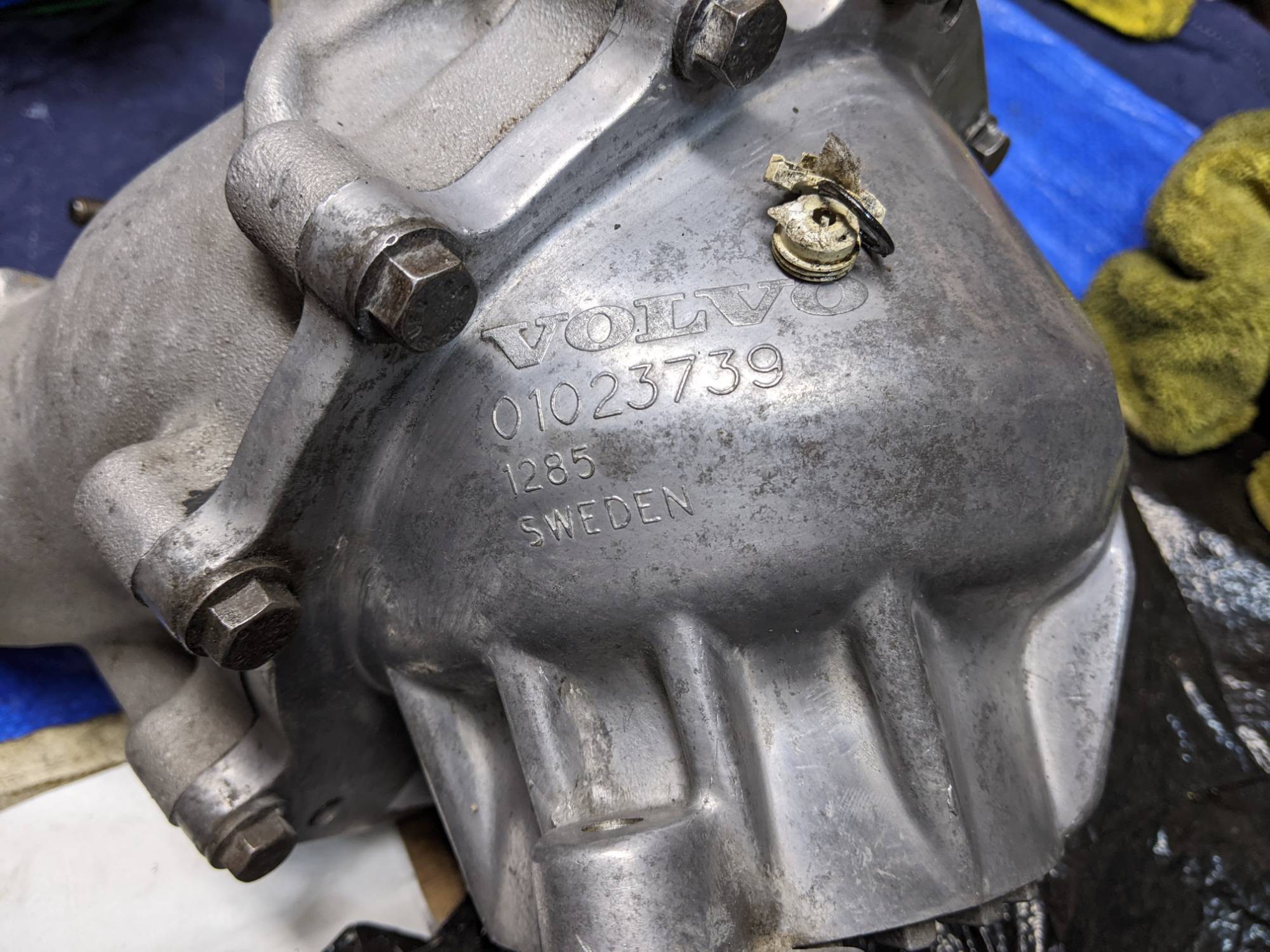 Vent valve sitting on angle gear