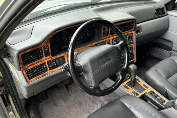1995_volvo_850-turbo_dash.jpg