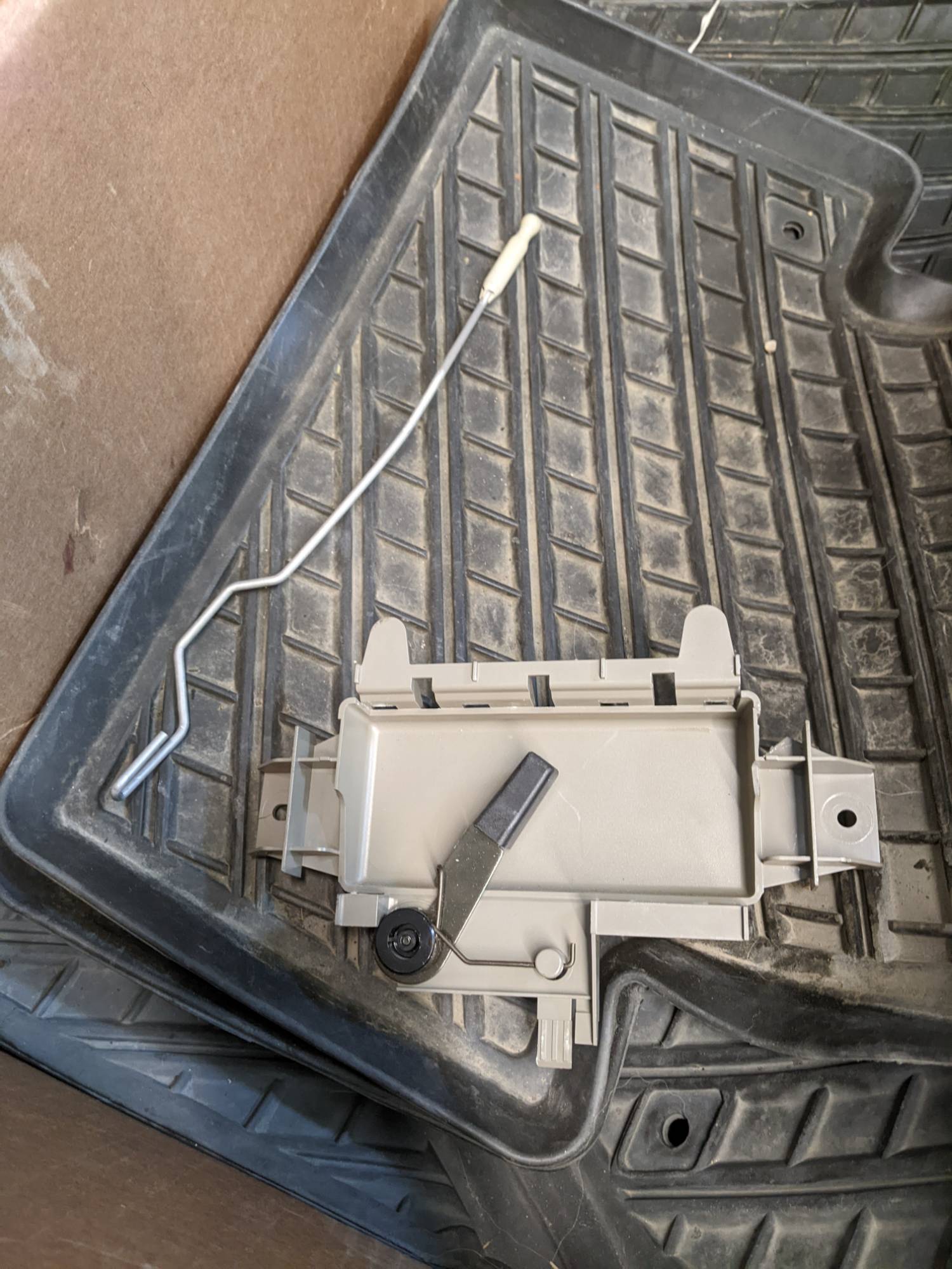 3rd row seat internal tailgate release