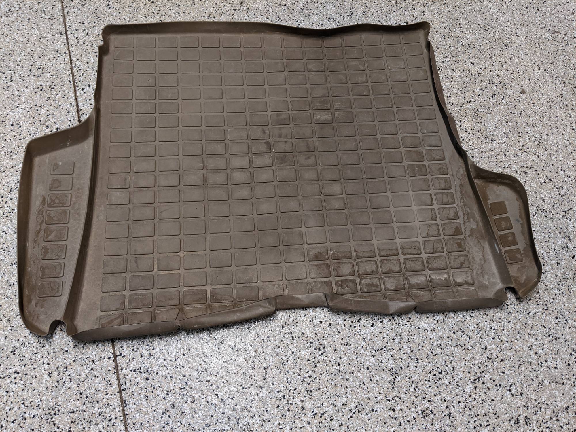 P80 Wagon load area tray