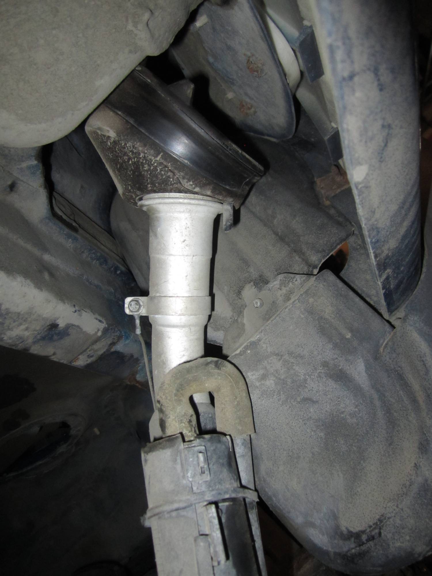 Fuel filler pipe
