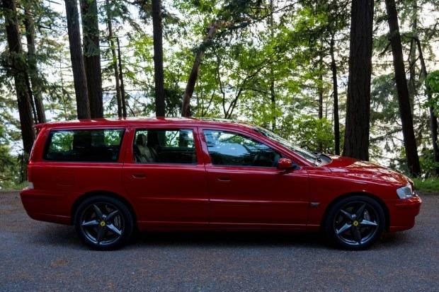 2006_volvo_v70r_.jpg