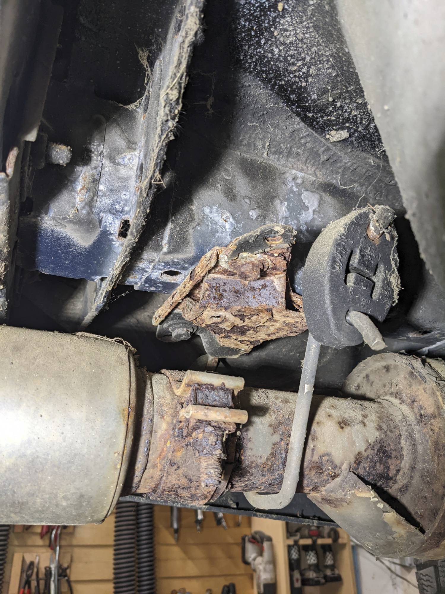 Rusty exhaust hanger