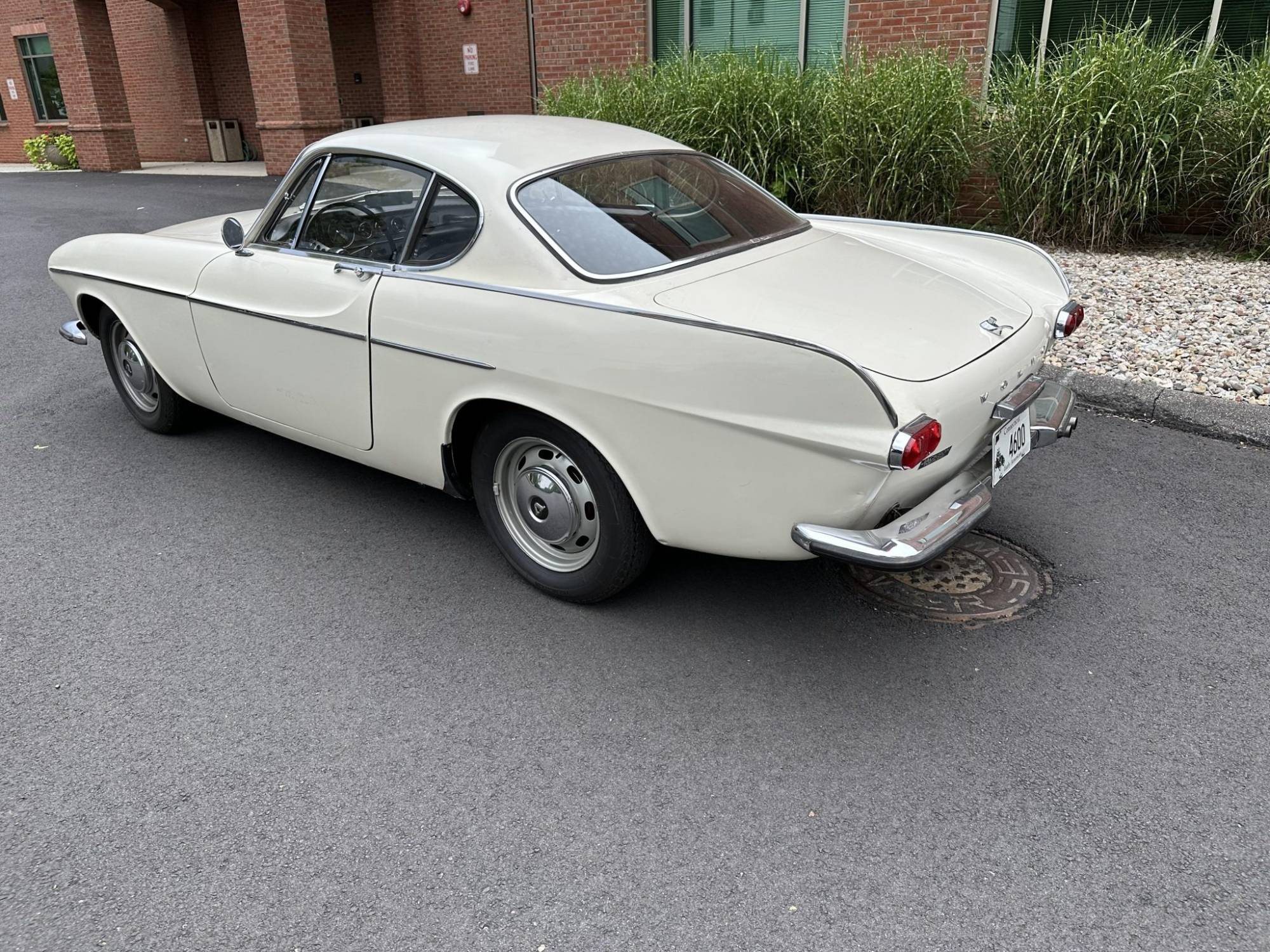 1967_volvo_1800.jpg