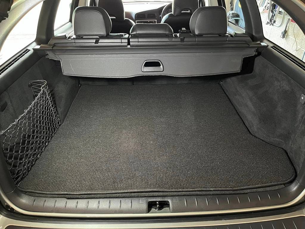 V70 boot mat.jpg