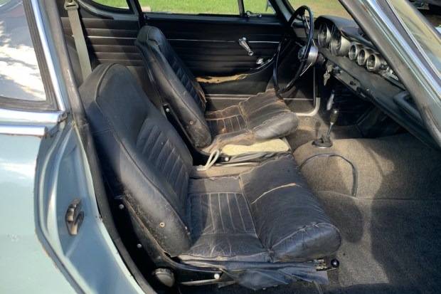 1966_volvo_1800s int.jpg