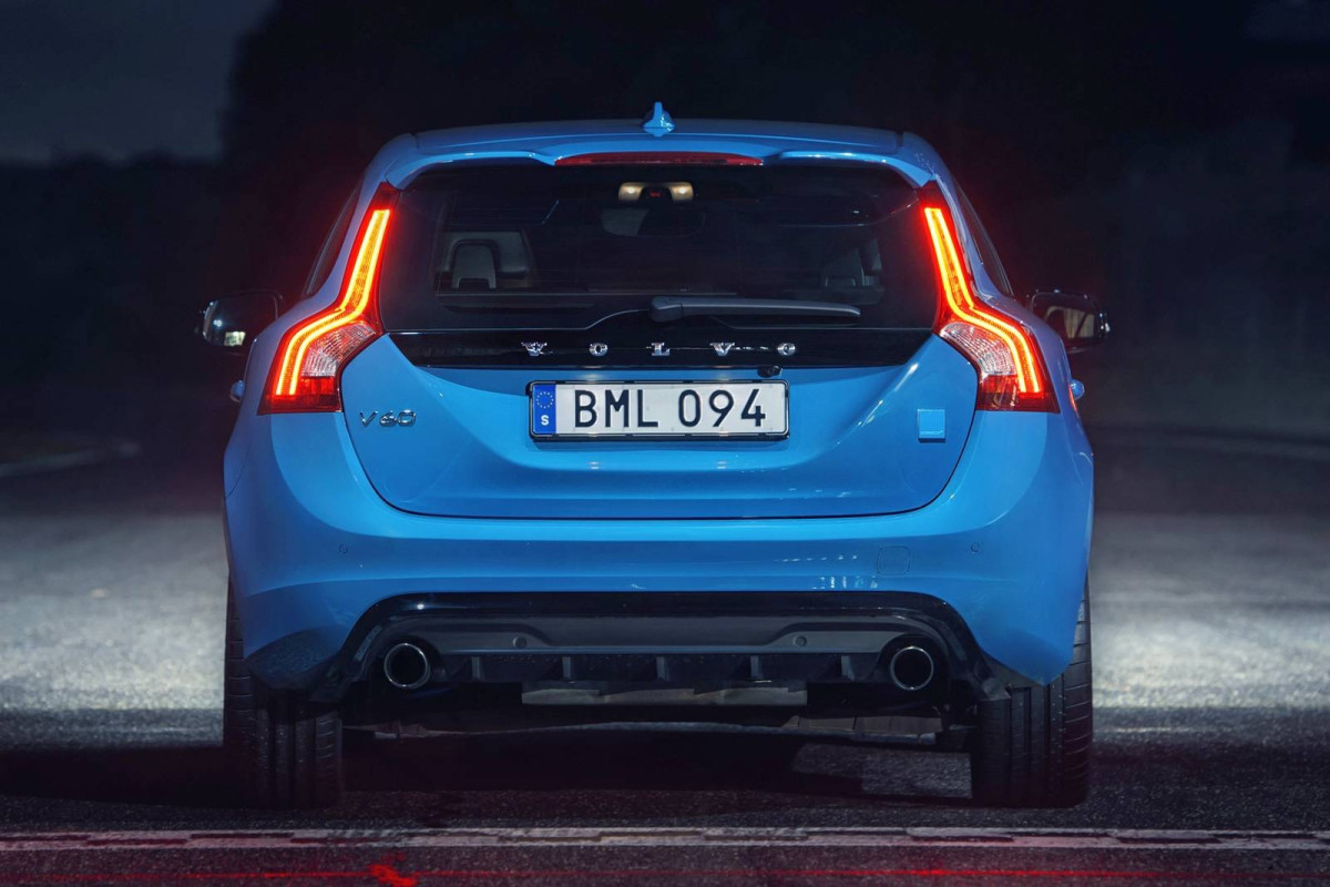 2016_volvo_v60_wagon_t6-polestar_r_oem_1_1600x1067.jpg