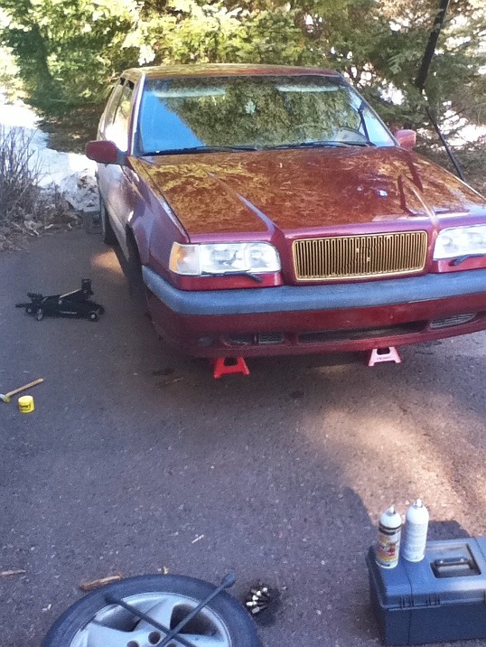 Yeah that's a gold grille. Who ever said chrome looks good on a car?