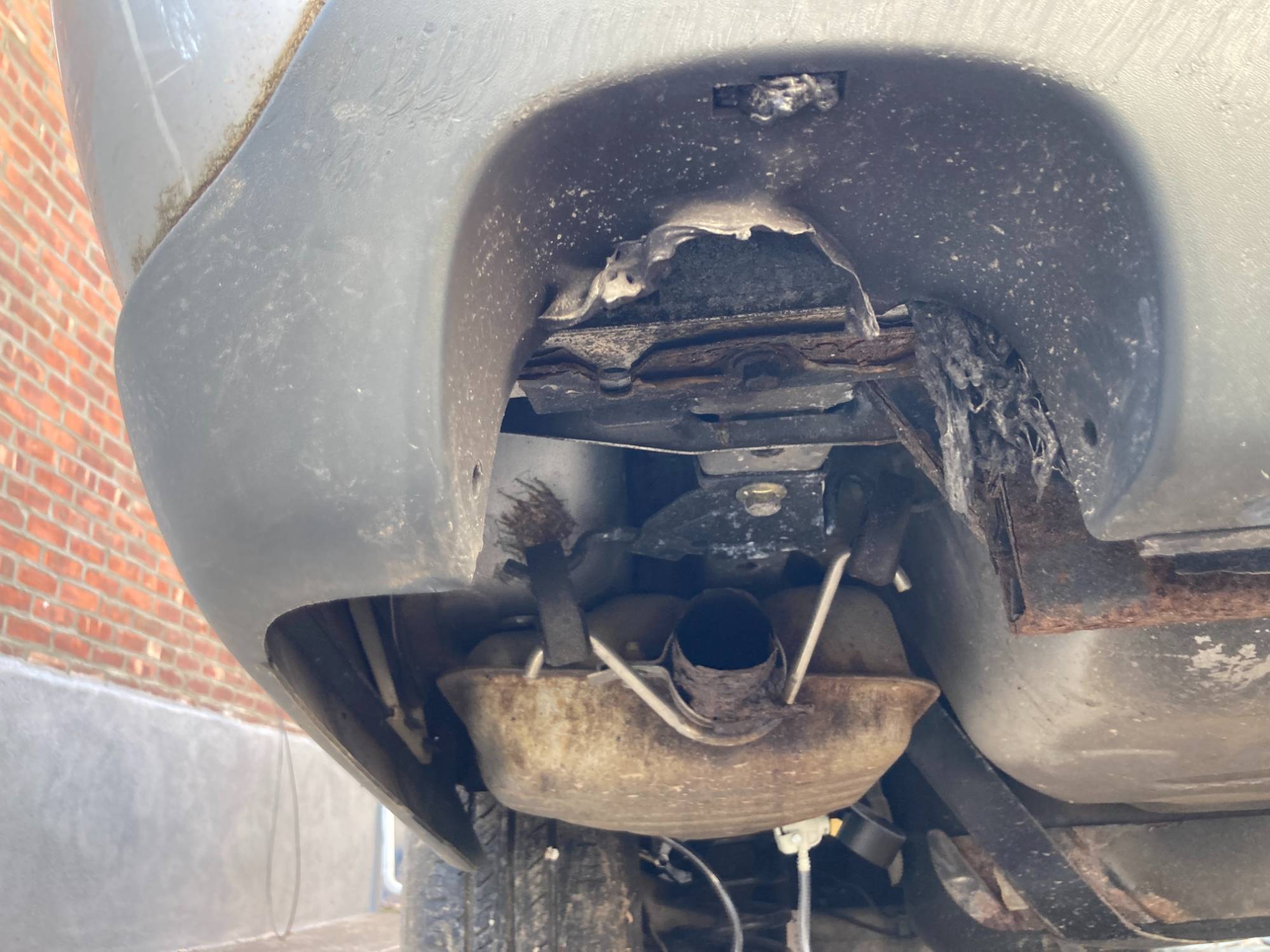 2000 Volvo V70 missing tailpipe and melted rear bumper plastic