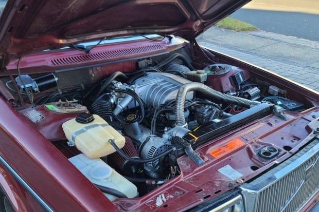 1985_volvo_244_V8.jpg