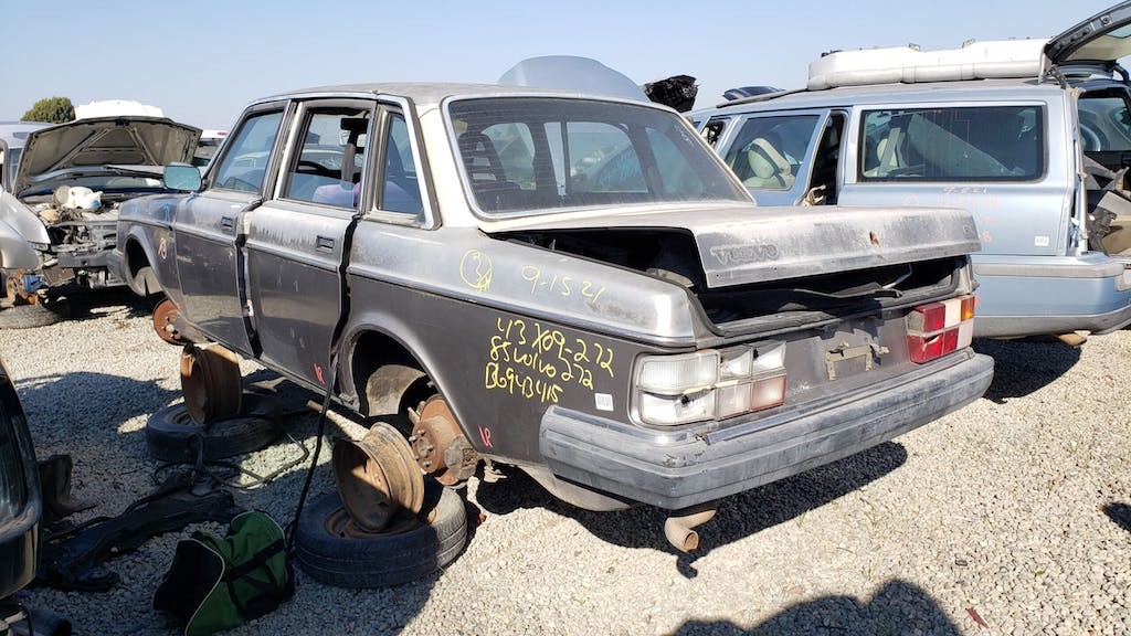 24-1985-Volvo-244-in-California-Junkyard-Photo-by-Murilee-Martin-scaled.jpg