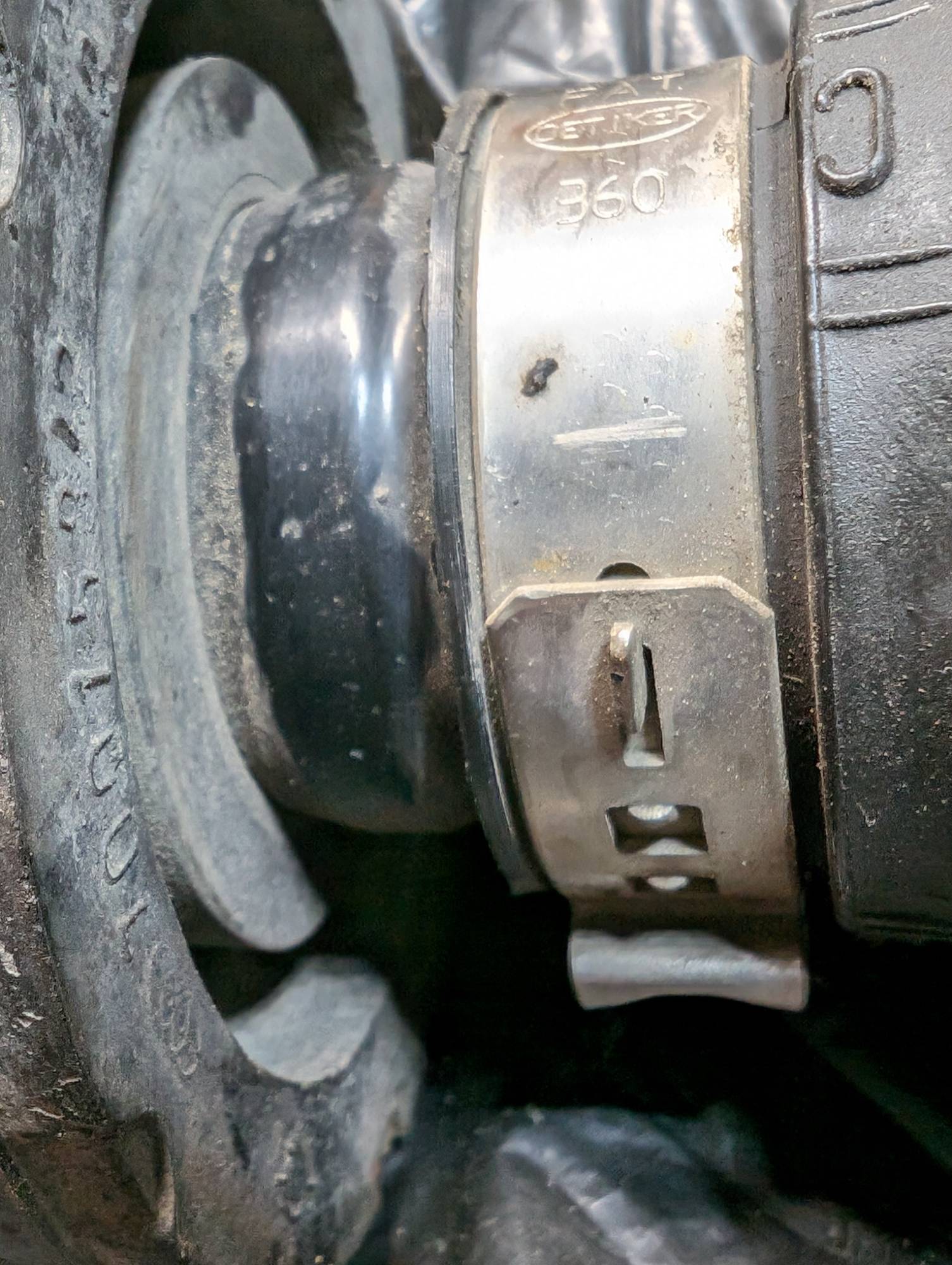 Collar on outer side of rubber collar