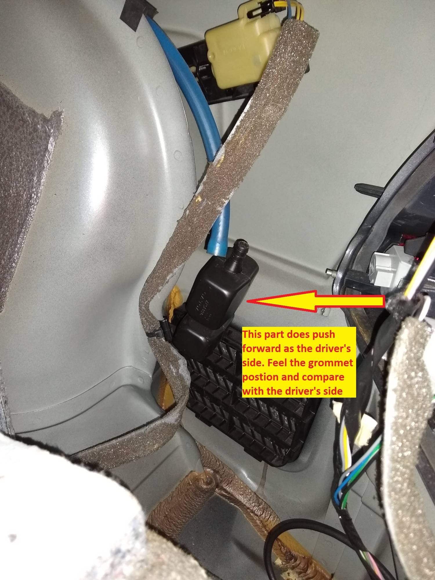 09 S60 Passenger Side Sunroof Drain 1_.jpg