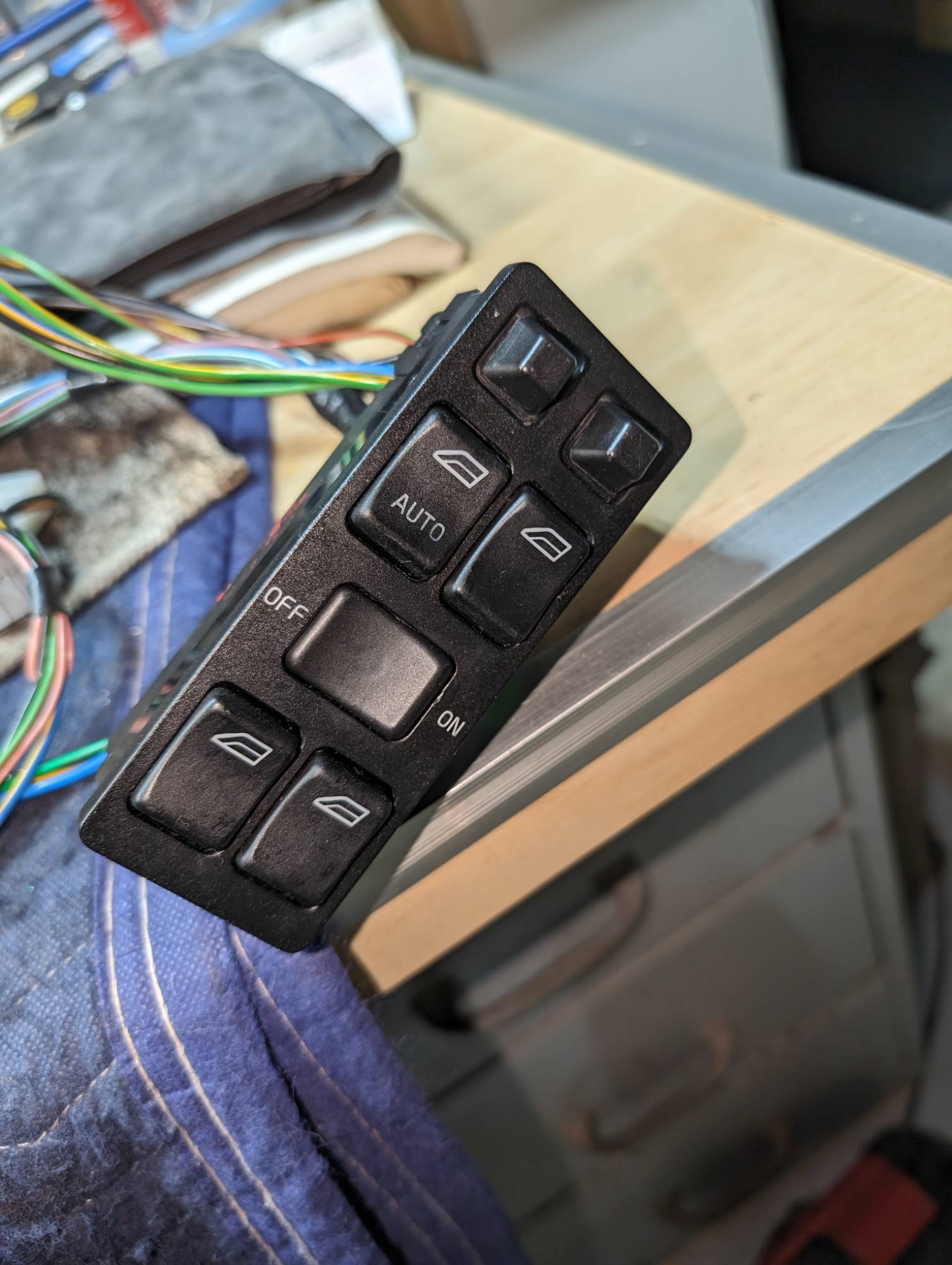 Master window and mirror switch