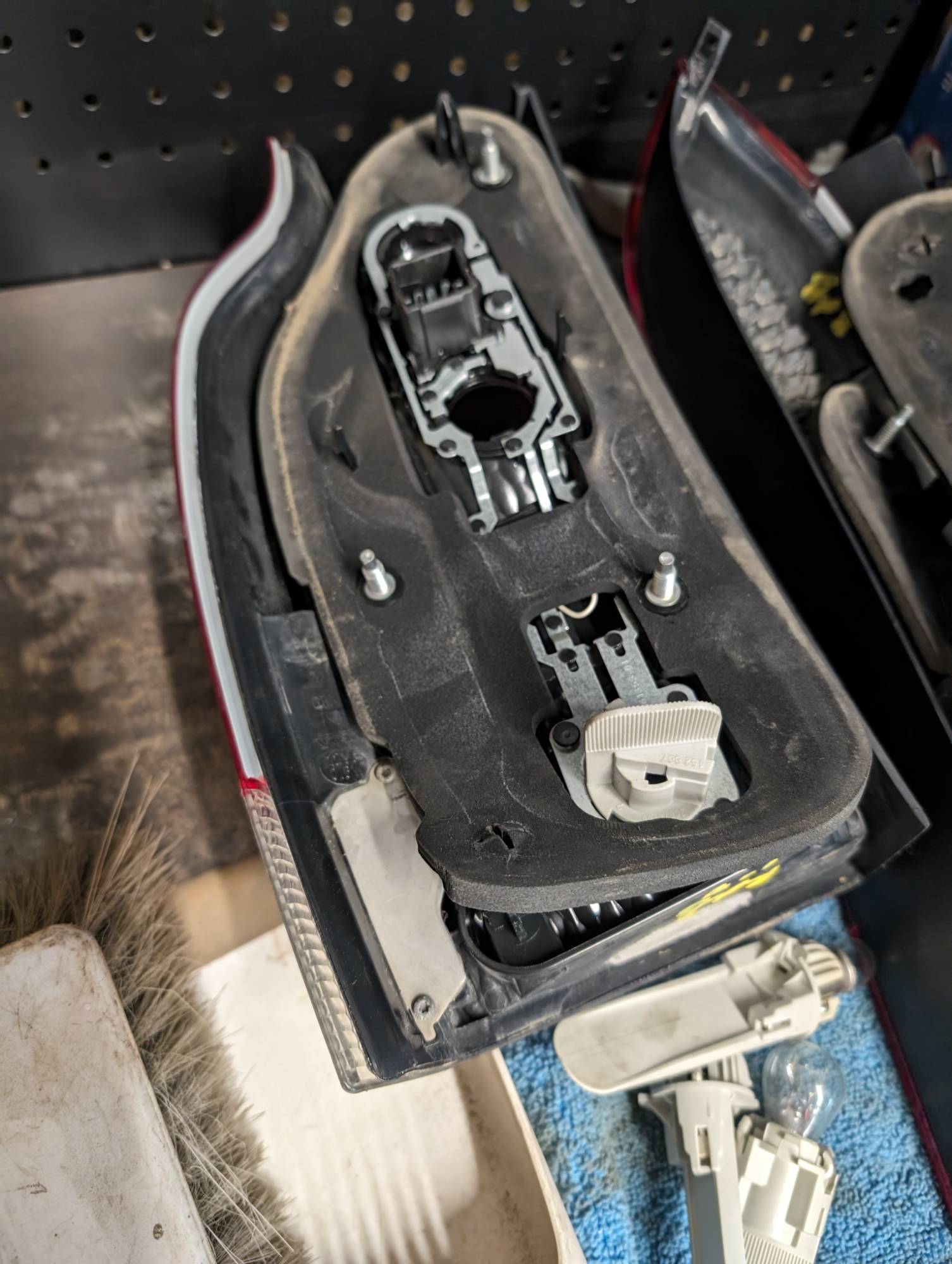 P2 wagon rear lower taillight section