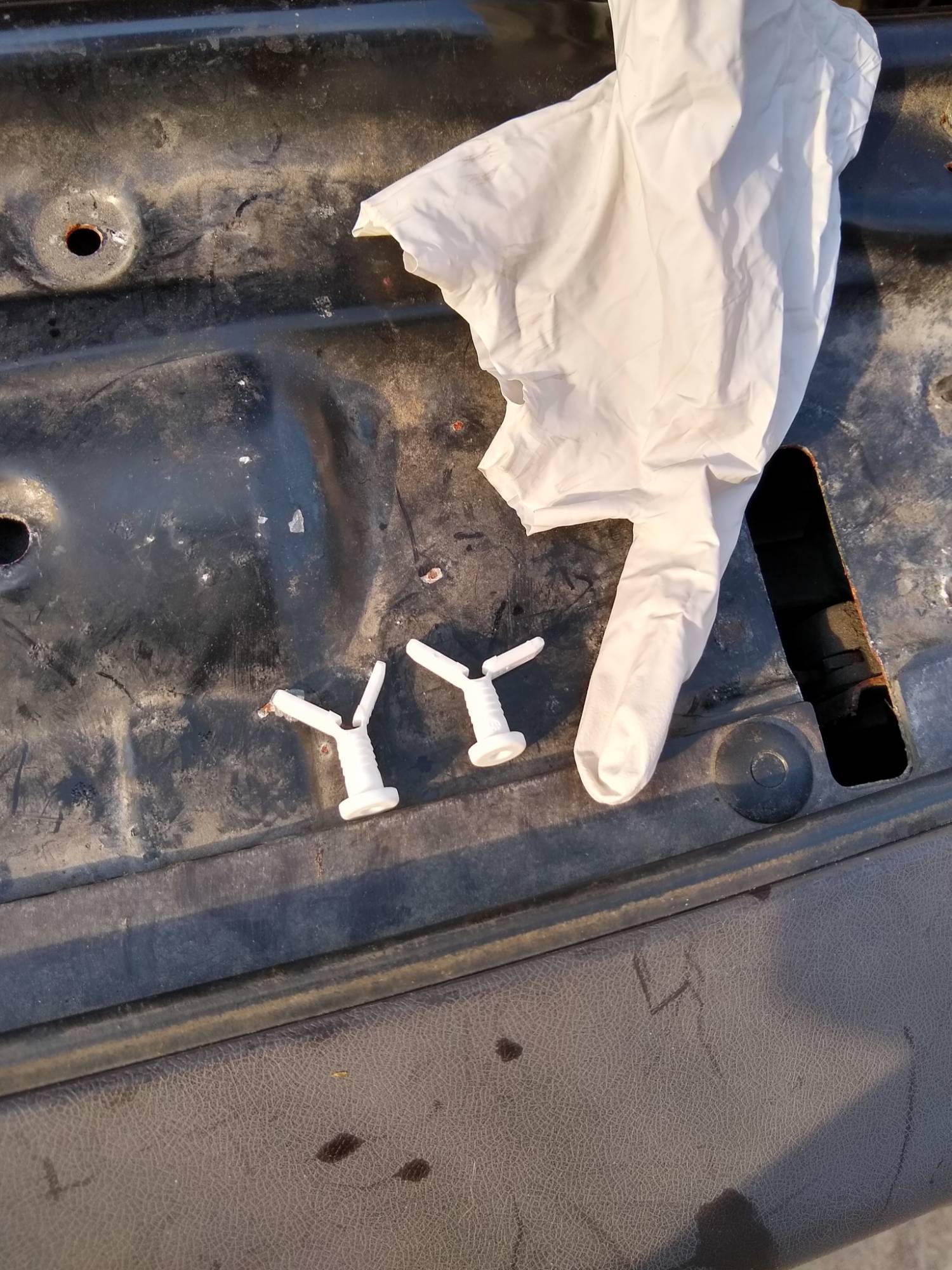 02 V70 XC Injector Plugs.jpg