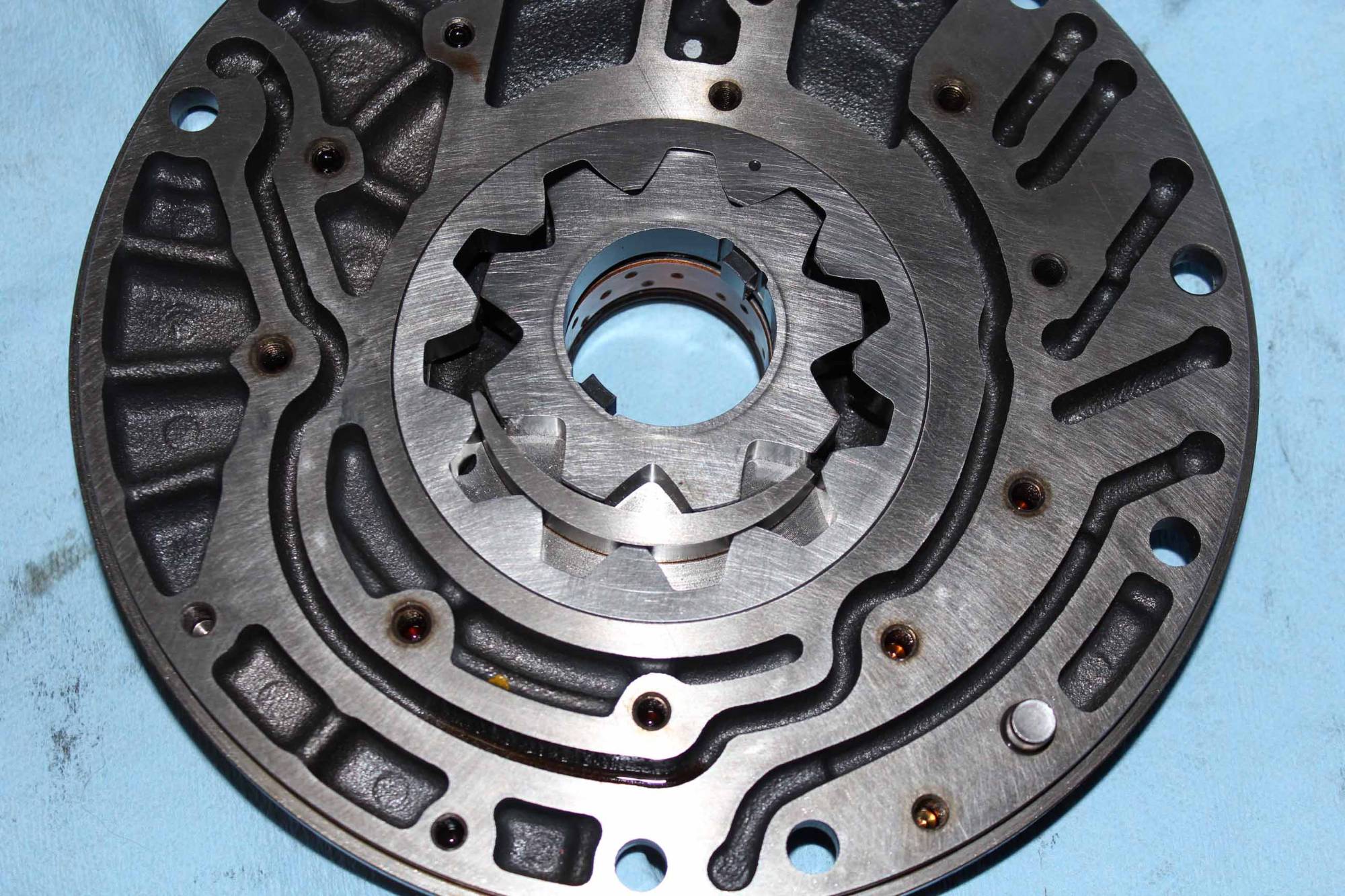 51sn oil pump with gears installed.jpg