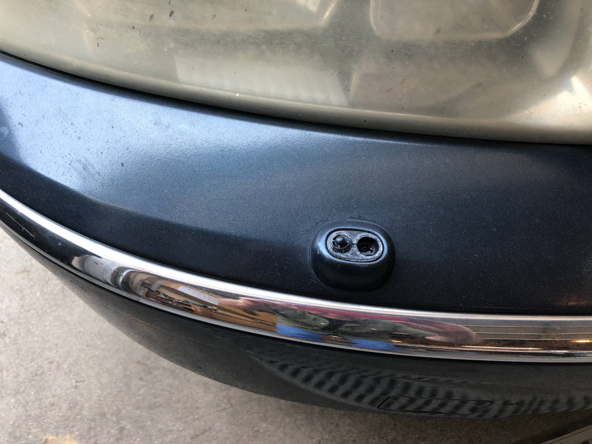 2005V70_Headlight Nozzle.JPG