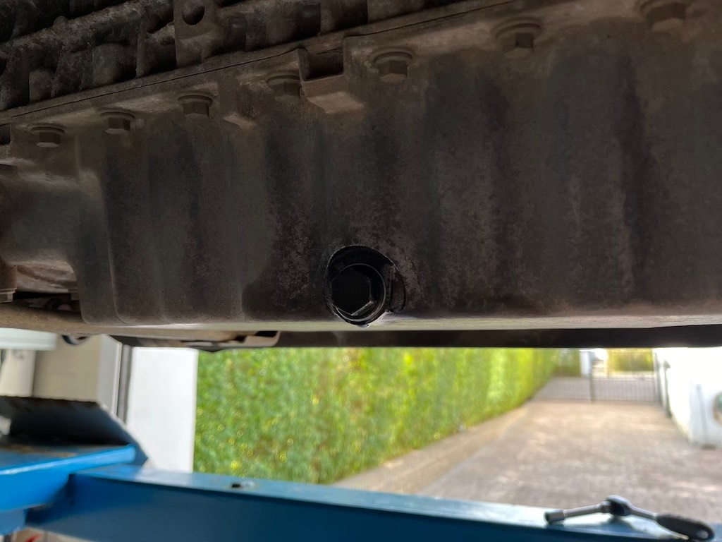 oil leak.jpg