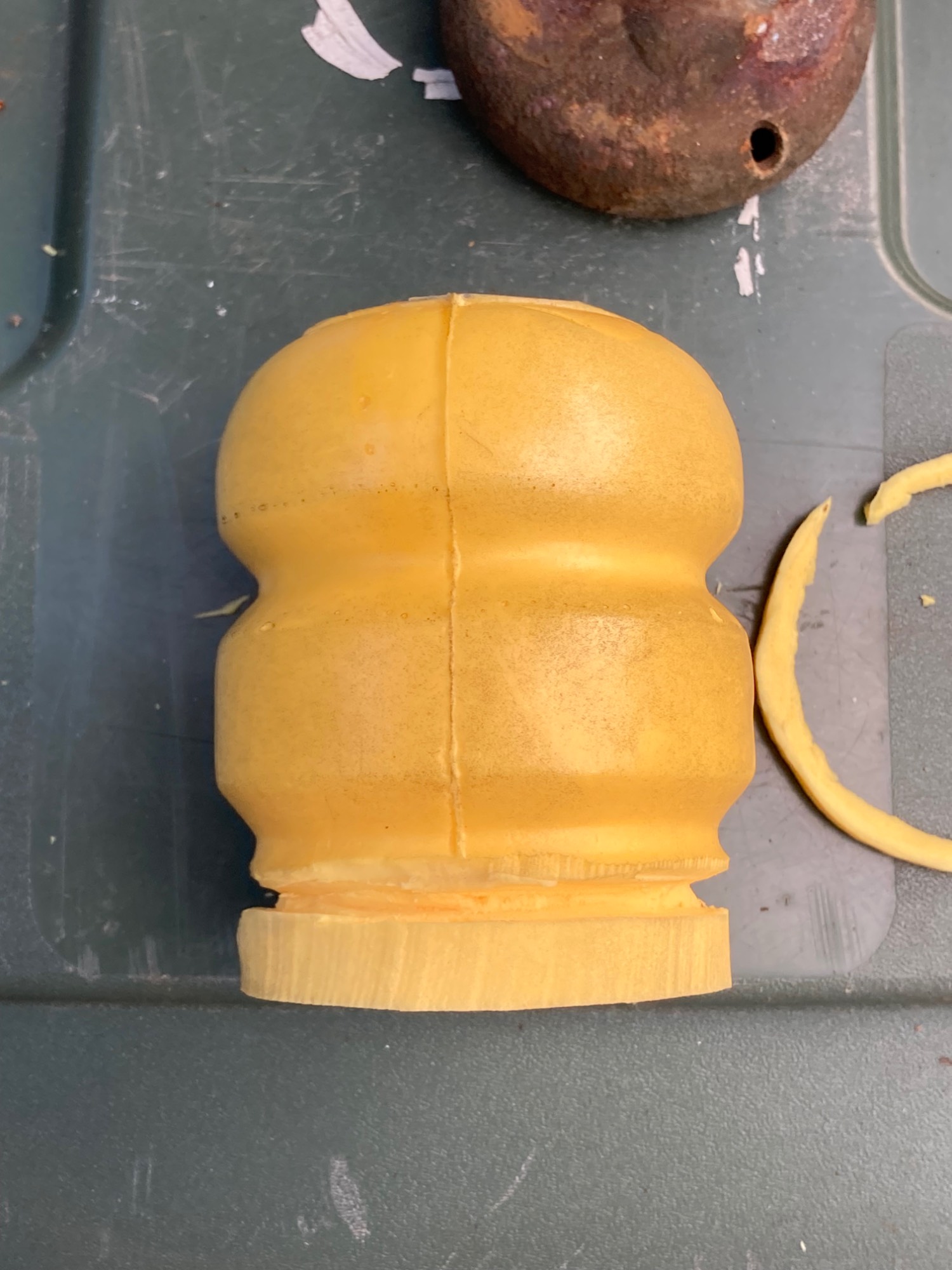 Cut down, radius trimmed, grooved insert