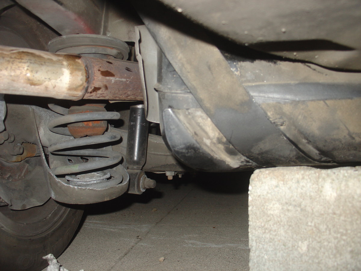 Tank strap crushed by block